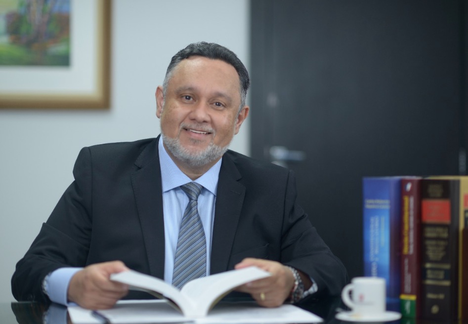 Da fábrica de vassouras ao mundo da advocacia: conheça a história de Silvio Costa