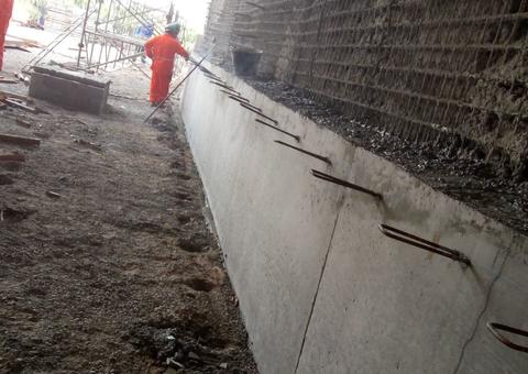 Remanejamento de adutora deixa bairros sem água por 15 horas em Manaus