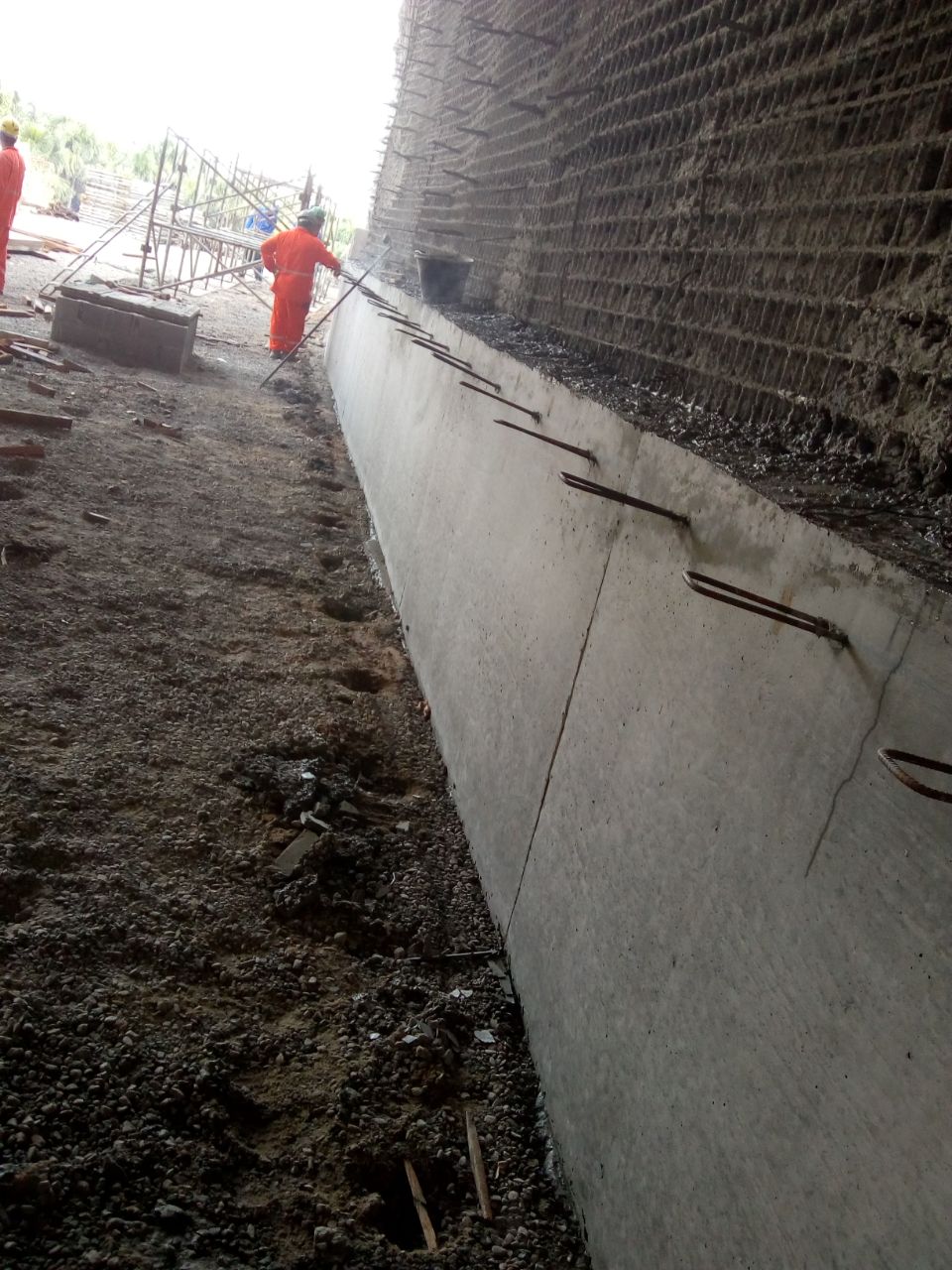 Remanejamento de adutora deixa bairros sem água por 15 horas em Manaus