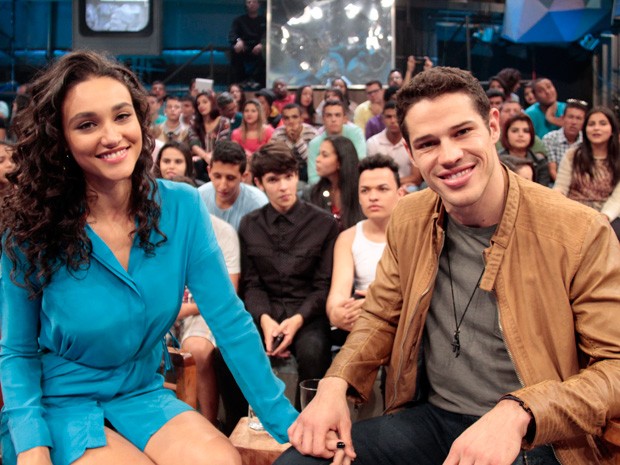 José Loreto posta foto de parto de Débora Nascimento