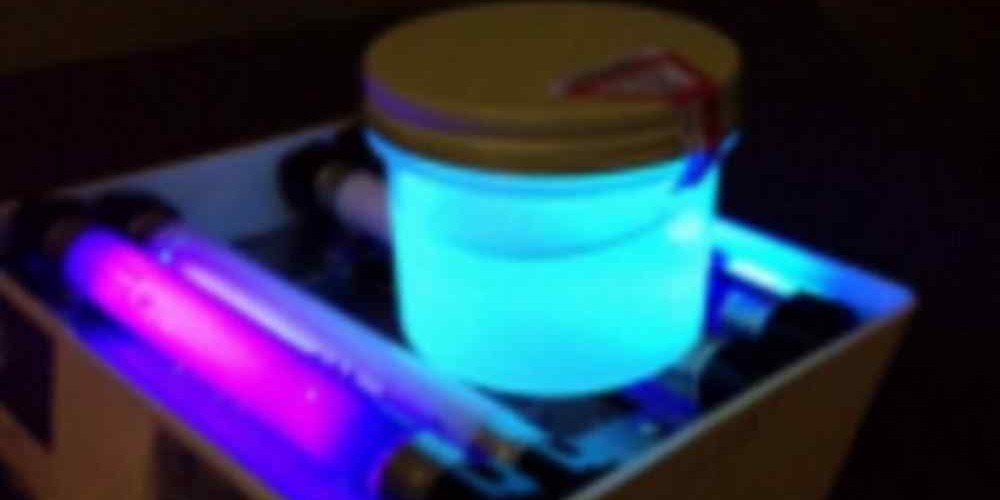 Homem fica com urina fluorescente depois de ser envenenado