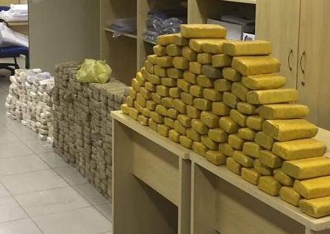 PF prende seis pessoas e desarticula fábrica de cocaína