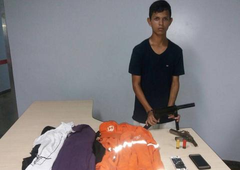 Com uniforme de gari homem é preso após assaltar ônibus em Manaus 