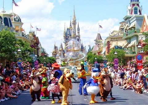 Homem rouba trailer com mais de 8 mil ingressos para a Disney