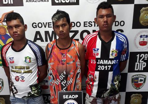 Polícia prende três irmãos com drogas em casa usada como boca de fumo em Manaus