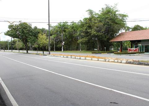 Retornos são fechados e altera trânsito em avenida de Manaus