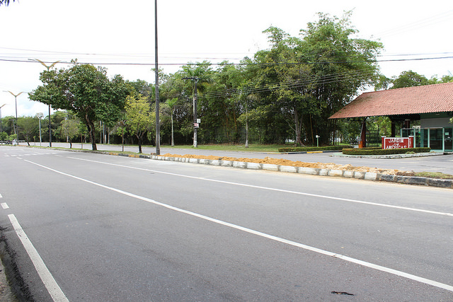 Retornos são fechados e altera trânsito em avenida de Manaus