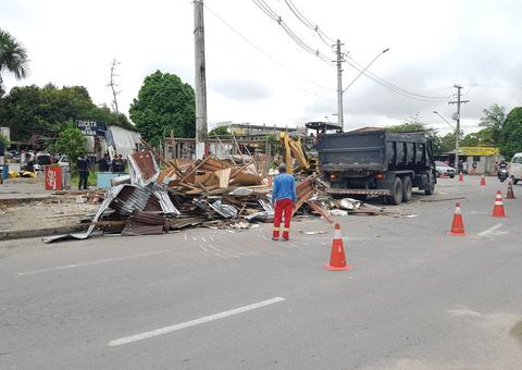 Justiça manda prefeitura retirar ambulantes de calçada em Manaus 