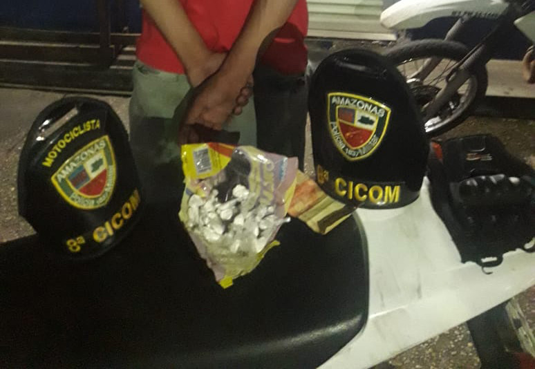 De bicicleta, policiais apreendem adolescente suspeito de tráfico em Manaus