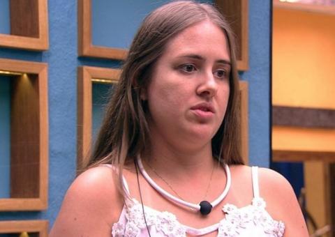 Tentando abandonar má fama, ex-bbb Patrícia radicaliza no visual: 'mudar é preciso'