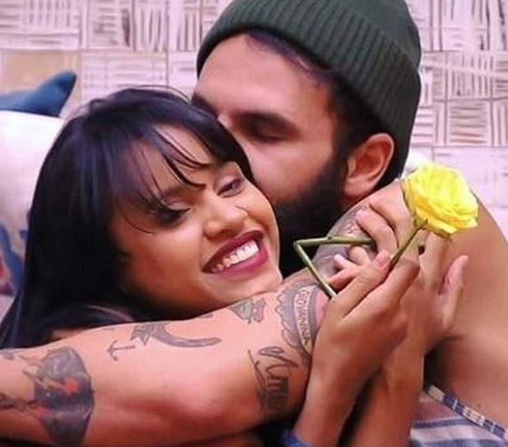 Ex-BBB Wagner se junta com irmã quase gêmea de Gleici e faz promessa para sister
