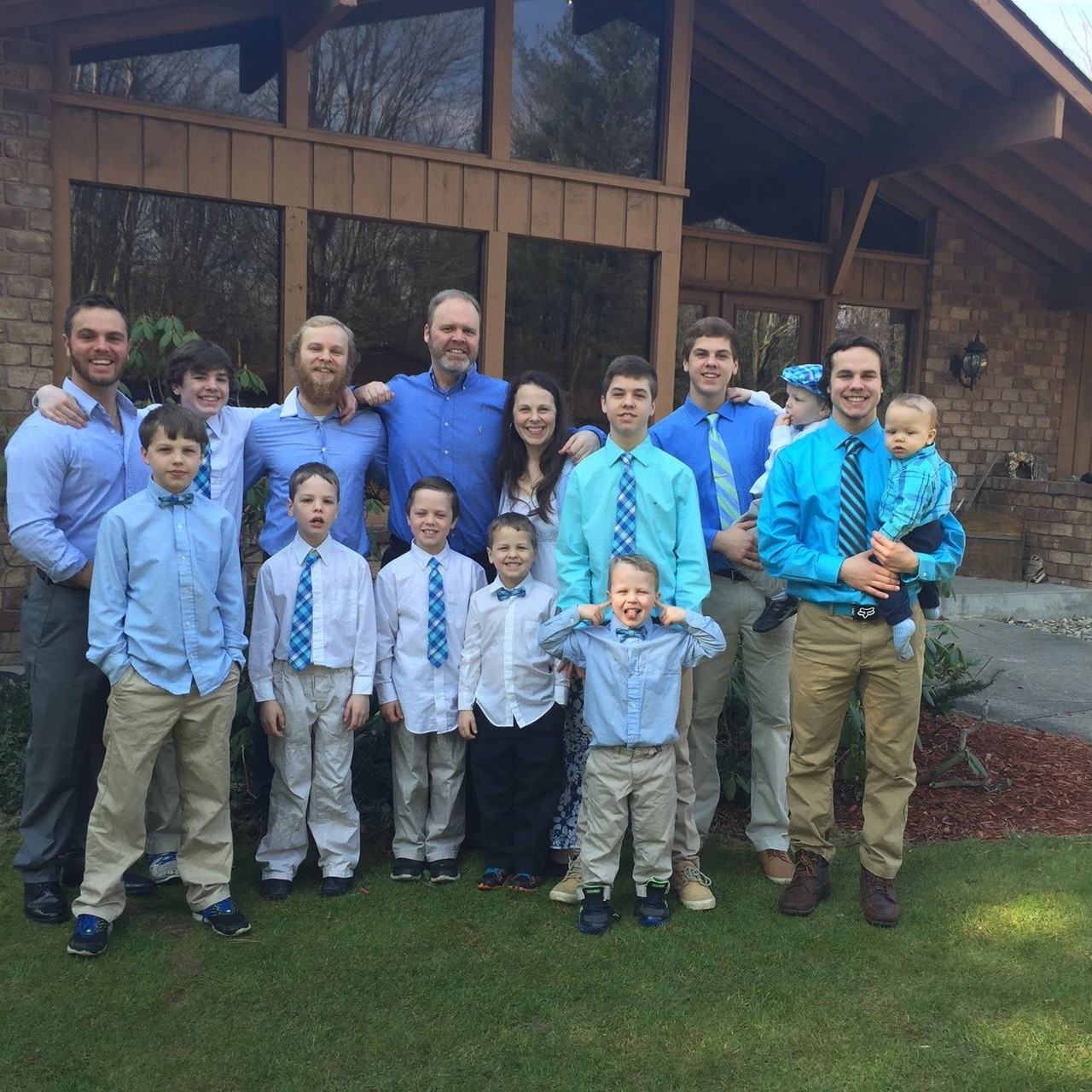 Casal anuncia nascimento do 14º filho do sexo masculino