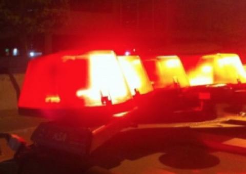 Idosa é agredida a tijoladas durante assalto 