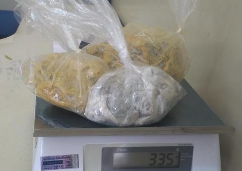 Casal é preso com droga escondida em lata de tinta em porto no Amazonas