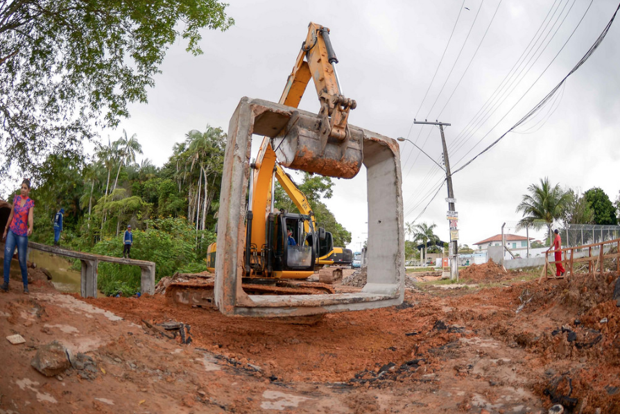 Prefeitura inicia obras de recuperação de ponte e implanta nova rede de drenagem