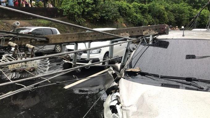 Após queda de postes em Manaus, Eletrobrás diz que vítimas serão ressarcidas