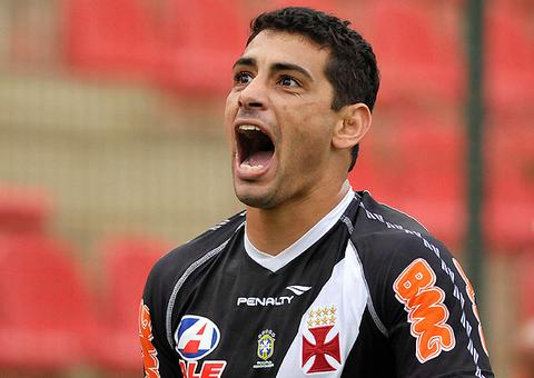 Vasco tenta negociar volta de Diego Souza de volta ao time