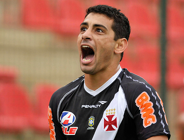 Vasco tenta negociar volta de Diego Souza de volta ao time