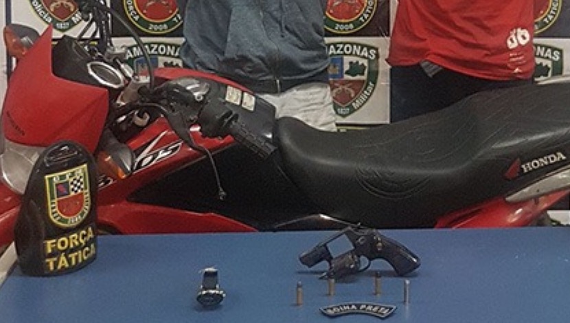 Após perseguição, dupla é presa com motocicleta roubada em avenida de Manaus