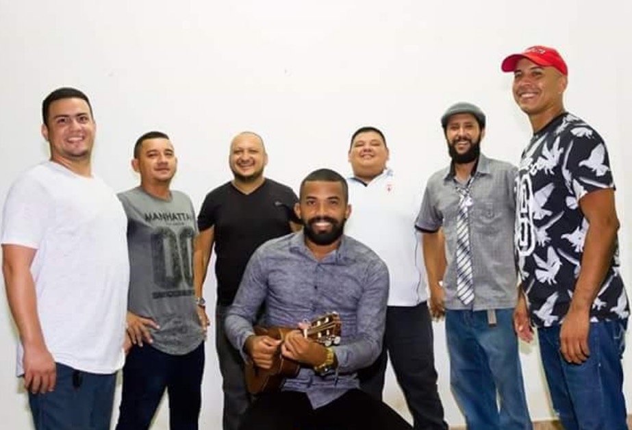 Sabadão com dose dupla na roda de samba Amor Eu Vou Dormir