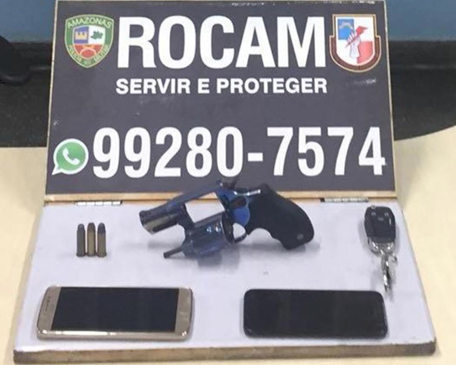 Em Manaus, homem é preso com arma escondida em carro