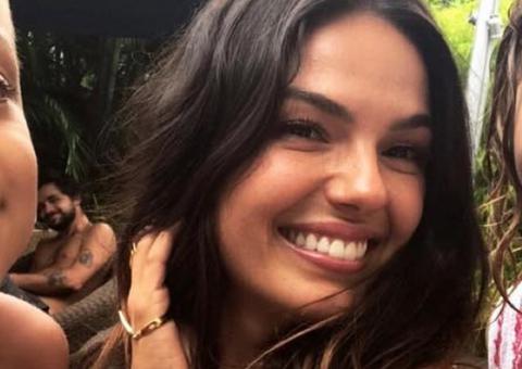 Isis Valverde faz chá da revelação e detalhe em foto de amiga entrega sexo do bebê