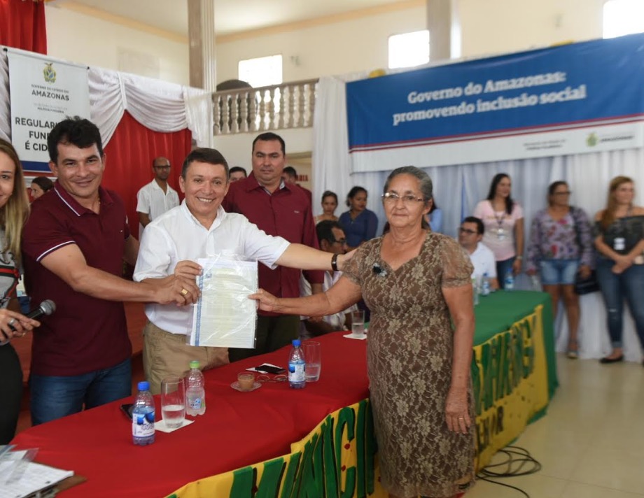 Governo anuncia regularização fundiária de mais 600 lotes em Caapiranga