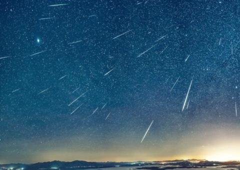 Maior chuva de meteoros do ano poderá ser vista a olho nu neste domingo