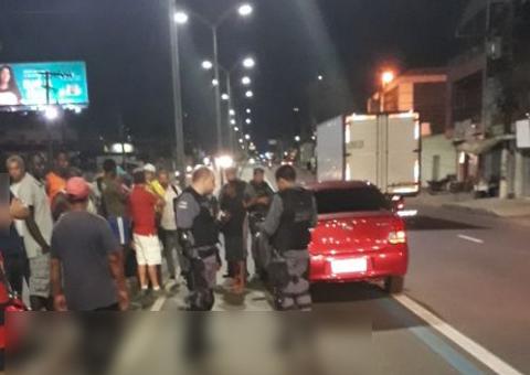 Homem morre atropelado após tropeçar na faixa azul em Manaus