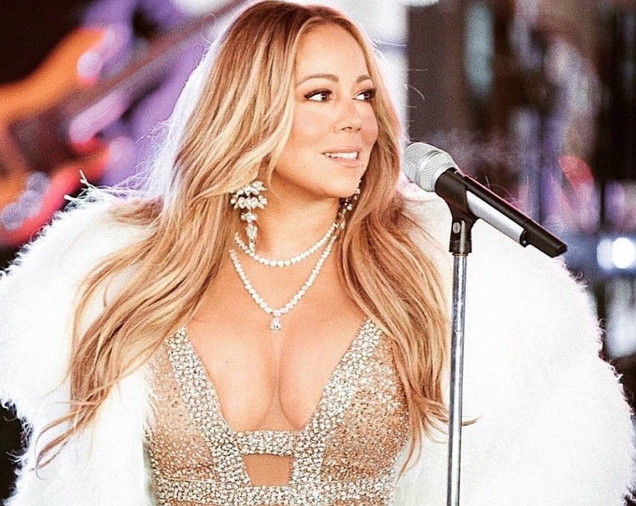Durante surto, Mariah Carey foi internada após marcar jantar com cantores mortos