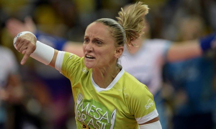 Praia Clube vence Superliga e Fabi se despede das quadras