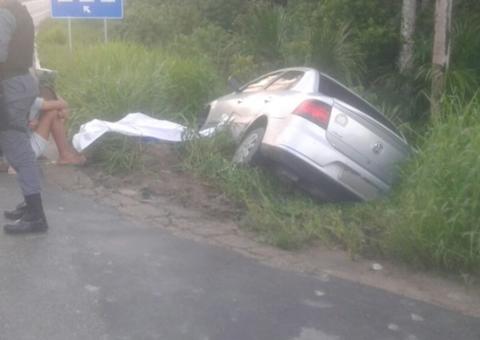 Após ser atropelado, homem é atingido por outro carro e tem corpo arrastado na BR-174