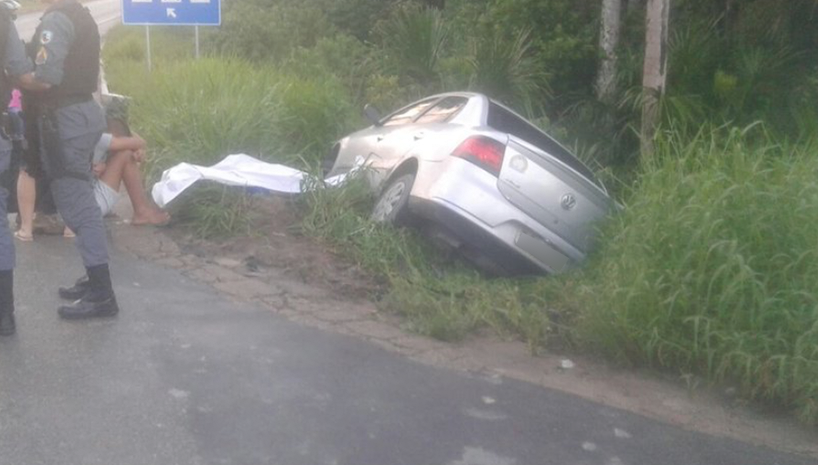 Após ser atropelado, homem é atingido por outro carro e tem corpo arrastado na BR-174