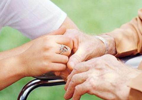 Prefeitura abre Inscrições para curso gratuito de Cuidador de Idosos nesta segunda