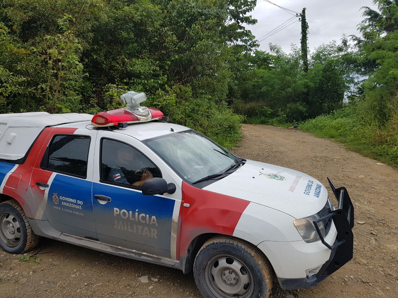 Com recado gravado no rosto, corpo de homem é encontrado em ramal