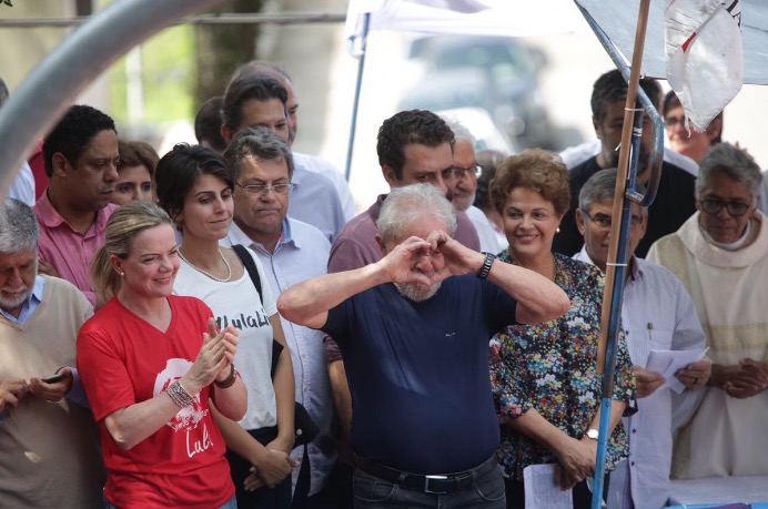 Juíza veta visitas de Dilma, Ciro, Gleisi e deputados na cela de Lula