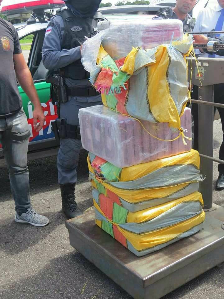Polícia intercepta avião com mais de 400 quilos de drogas no Amazonas