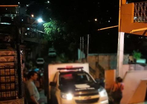 Jovem é morto com vários tiros após ter casa invadida em Manaus