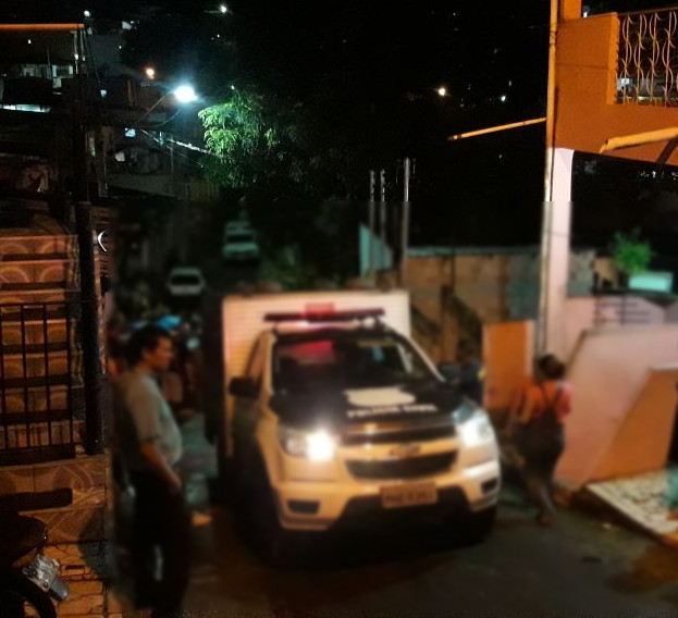 Jovem é morto com vários tiros após ter casa invadida em Manaus