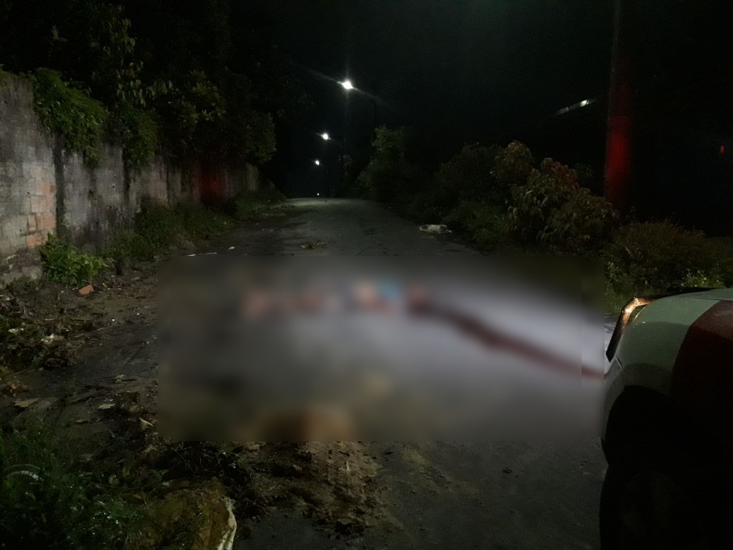 Com tiro no olho, corpo de homem é encontrado por populares em Manaus