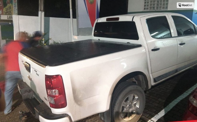 Dupla é presa com carro roubado e arma de fogo em Manaus 
