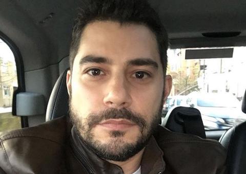 Evaristo Costa volta à Globo e faz piada