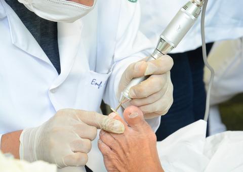 Ciclo de práticas avançadas em estomaterapia da UEA realiza atendimento gratuito 