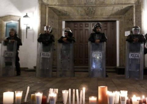 Estudantes confundidos com membros de facção são mortos e dissolvidos em ácido