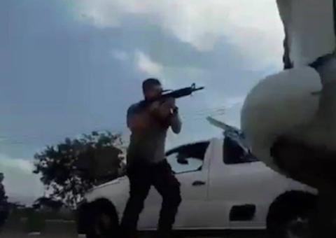 Vídeo mostra desespero de motoristas durante tiroteio que fechou a Avenida Brasil