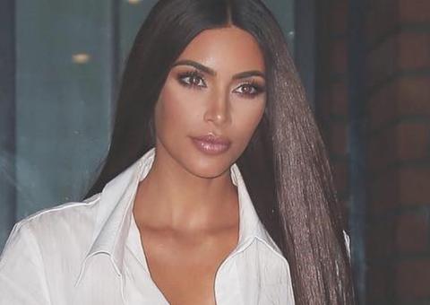  Kim Kardashian faz nu frontal e quebra internet mais uma vez