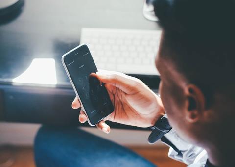 Jovem é executado a tiros por rival após marcar encontro com menina pela internet