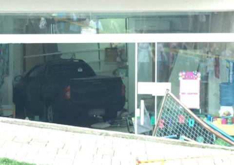 Motorista embriagado invade creche e deixa 7 crianças feridas
