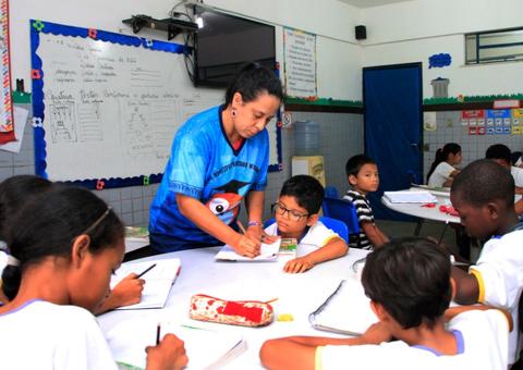 Semed convoca professores aprovados em concurso público de 2014