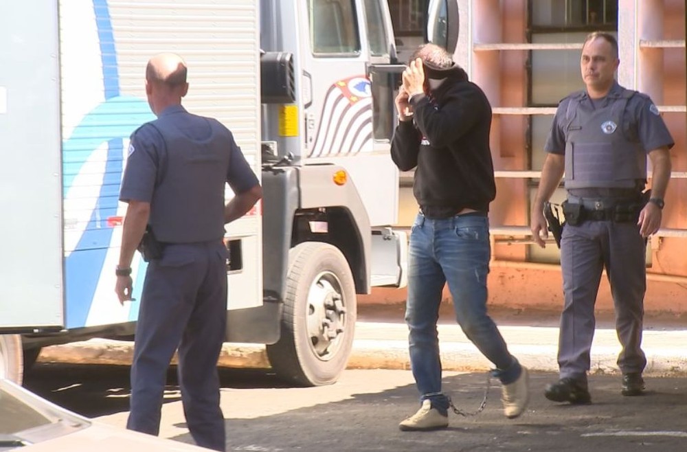 Prefeito suspeito de estuprar menina é investigado em outros dois casos de assédio contra crianças